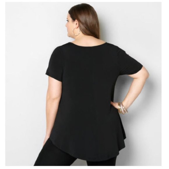 Embroidered Flower V-Neck Top The Avenue Plus size - Picture 2 of 2